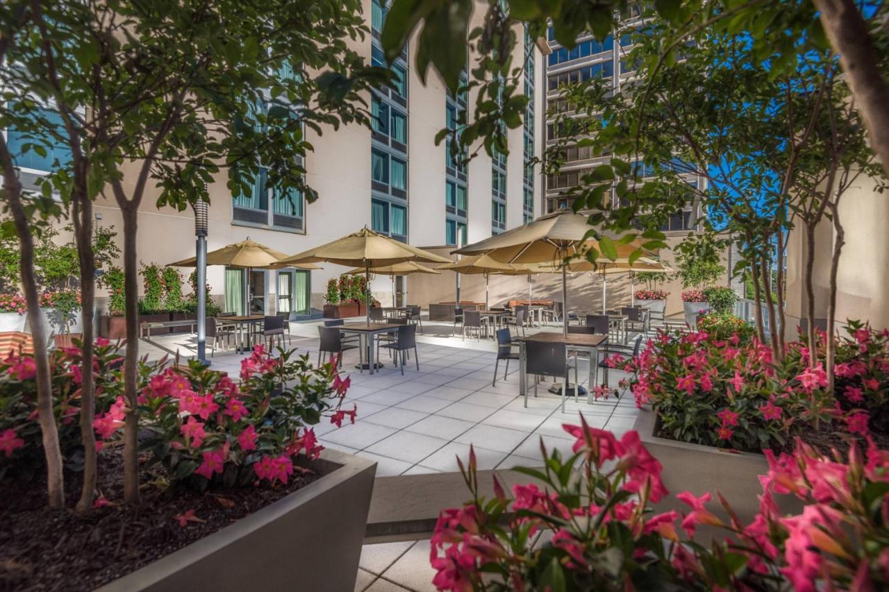 Hotel Courtyard By Marriott Bethesda Chevy Chase Exterior foto